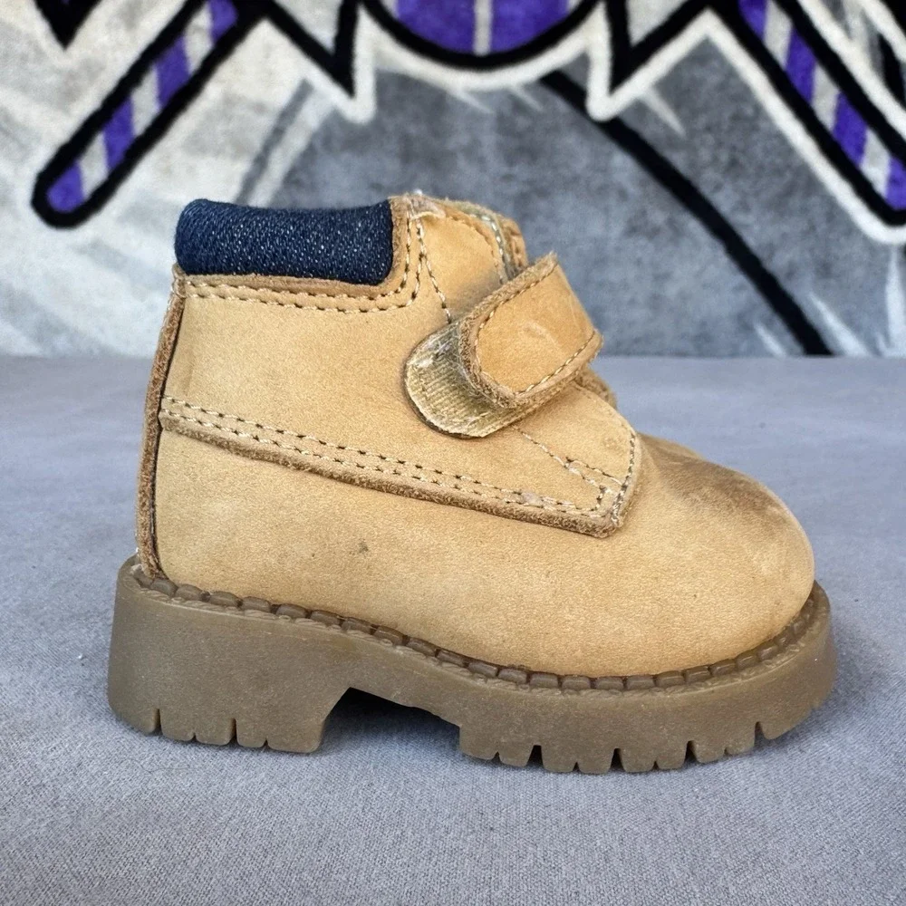 Size 1c - Cherokee‎ Kids Hiking Rustic Boots Wheat Faux Leather Chukka Foam